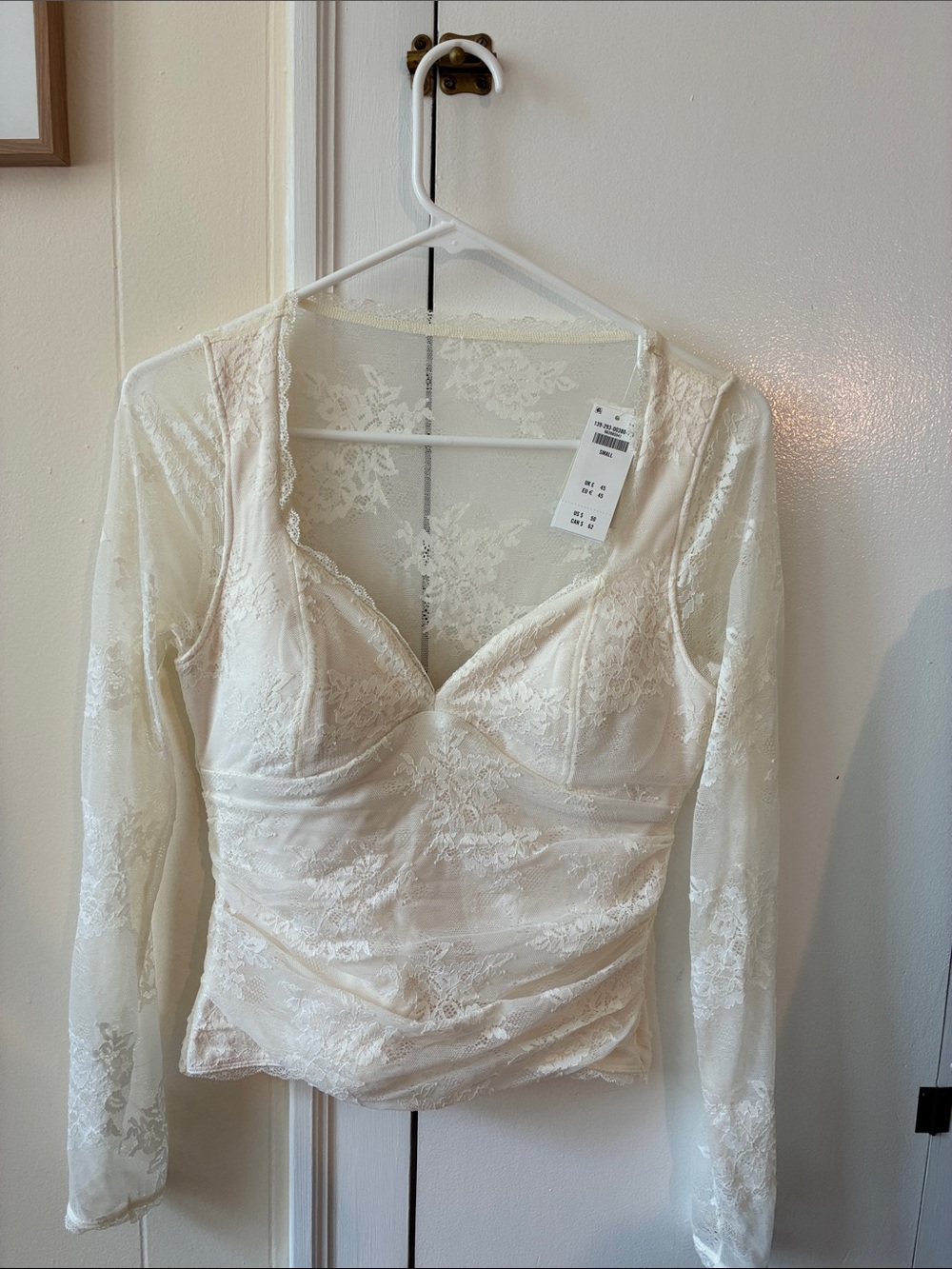 Abercrombie Ivory Lace Bra Free Long Sleeve Top
